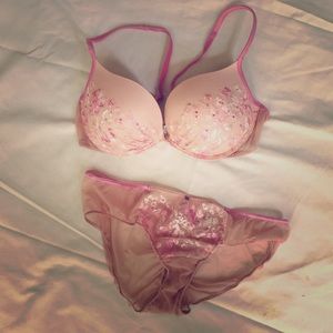 Victoria’s Secret bra and panty matching set!